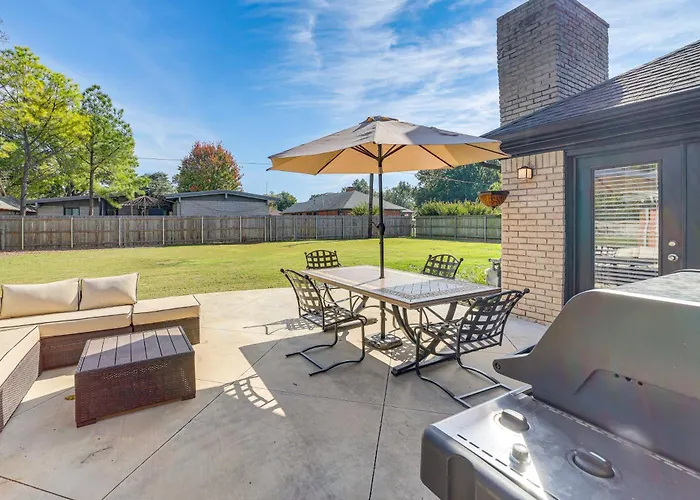 Pet-friendly W/ Yard: 8 Mi To Downtown Tulsa!