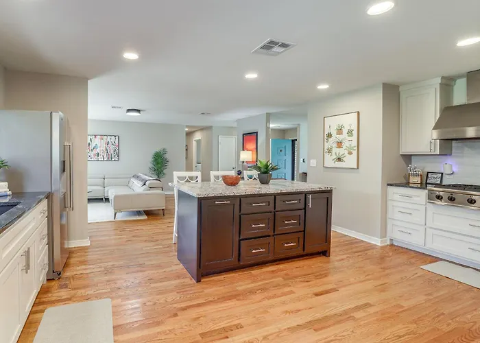 Holiday home Pet-friendly W/ Yard: 8 Mi To Downtown Tulsa!