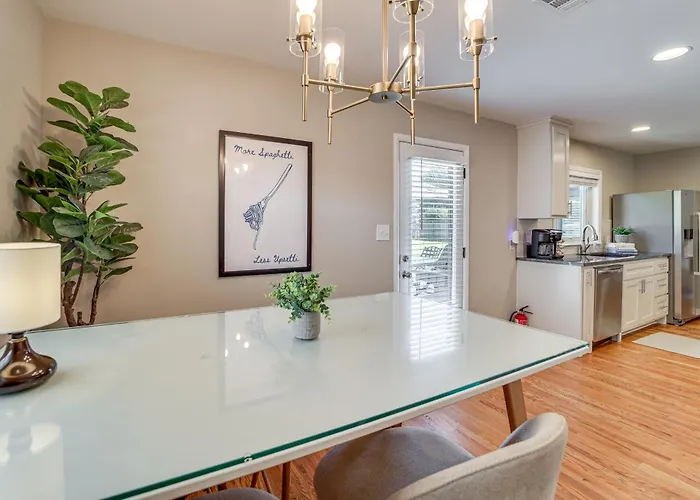 Pet-friendly W/ Yard: 8 Mi To Downtown Tulsa! Holiday home *