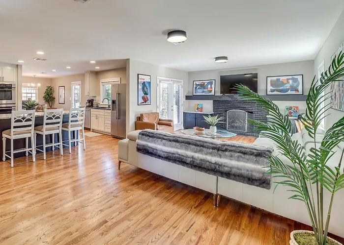 Pet-friendly W/ Yard: 8 Mi To Downtown Tulsa! *