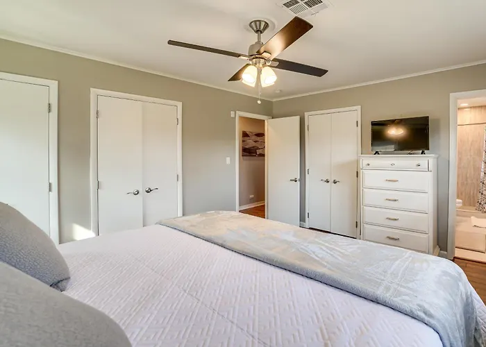 Pet-friendly W/ Yard: 8 Mi To Downtown Tulsa! * Tulsa