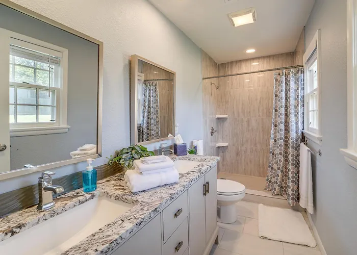 Holiday home Pet-friendly W/ Yard: 8 Mi To Downtown Tulsa! *