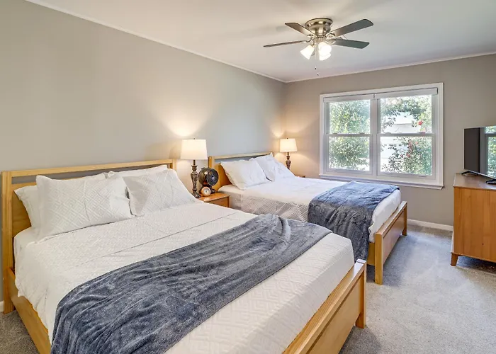Pet-friendly W/ Yard: 8 Mi To Downtown Tulsa!