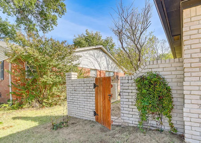 Pet-friendly W/ Yard: 8 Mi To Downtown Tulsa! Tulsa