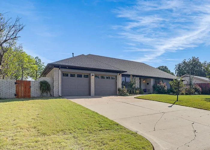 Pet-friendly W/ Yard: 8 Mi To Downtown Tulsa! *